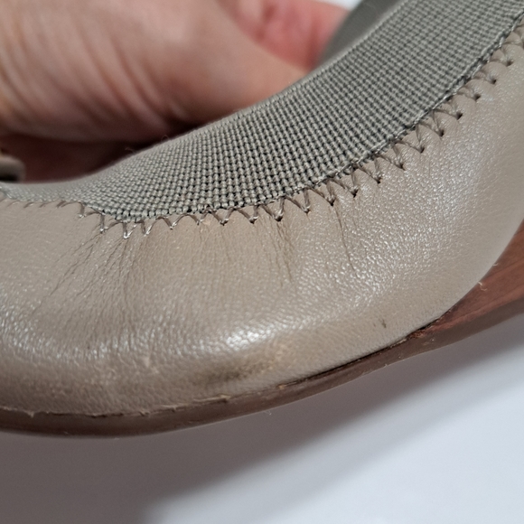 Tory Burch Caroline wedge heel, size 9.5M  Tan - Picture 10 of 16